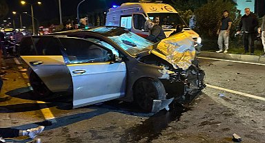 Otomobil ile motosiklet çarpıştı: 1 ölü, 2 yaralı