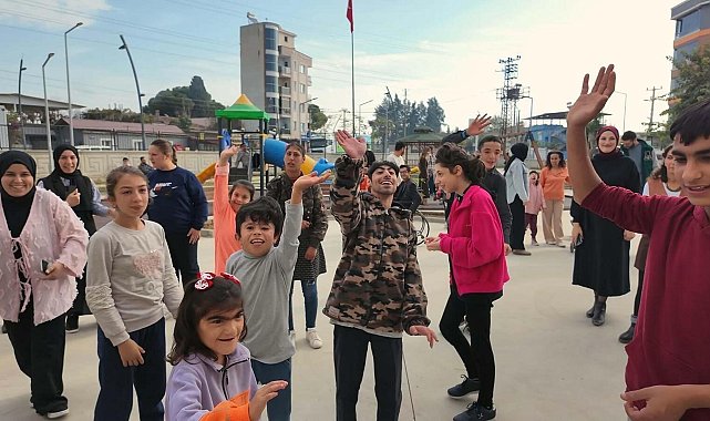 Özel gereksinimli öğrencileriyle güne özel klip hazırladı