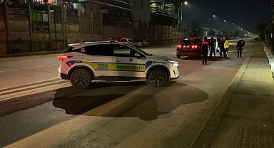 Polisten kaçarken ekip otosuna çarpan ehliyetsiz sürücüye 95 bin lira ceza