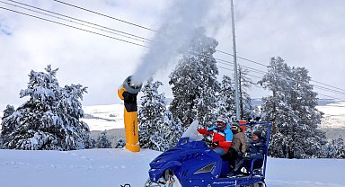 Sarıkamış Kayak Merkezi'nde suni karlama sistemiyle kar üretimi başladı