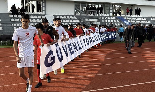 Tekirdağ'da asayiş olayları ile gündeme gelen mahallelerin gençleri futbol oynadı