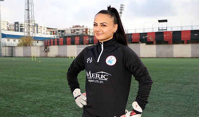 Vangücü takımının kalesi, babasının desteğiyle futbola başlayan Tokatlı Şeymanur'a emanet