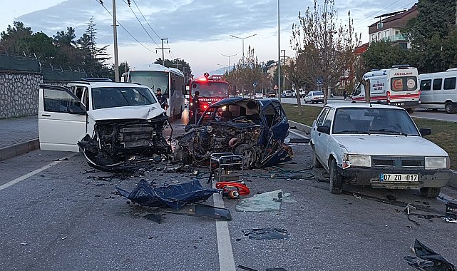 Yola çıkan kedi, kazaya neden oldu: 2 ölü, 3 yaralı