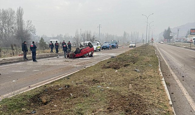 Ağaca çarpıp takla atan otomobilin sürücüsü yaralandı