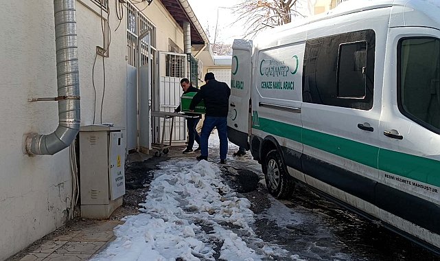 Alacak meselesi nedeniyle arkadaşı tarafından otomobilde tabancayla öldürüldü