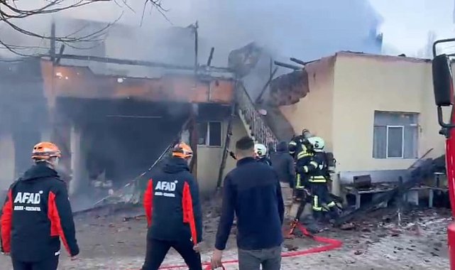 Amasya'da 2 katlı ev yandı