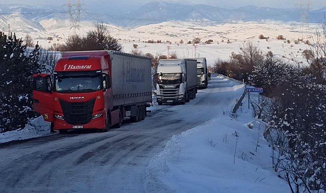 Ardahan'da TIR kaydı, uluslararası yol trafiğe kapandı