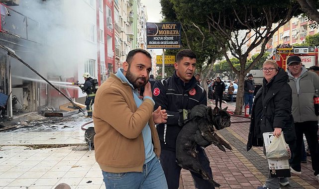 Atölyedeki yangında 4 köpeği itfaiye erleri kurtardı