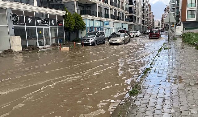 Aydın İncirliova'da sağanak nedeniyle yollar göle döndü