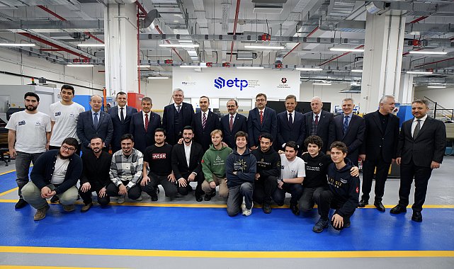 Bakan Kacır, Endüstriyel Tasarım ve Prototipleme Merkezini ziyaret etti