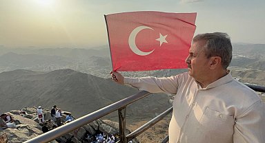 BBP lideri Destici'den, Nur Dağı'nda Türk bayraklı mesaj