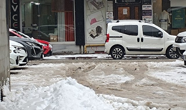 Bingöl'de kar nedeniyle eğitime yarım gün ara