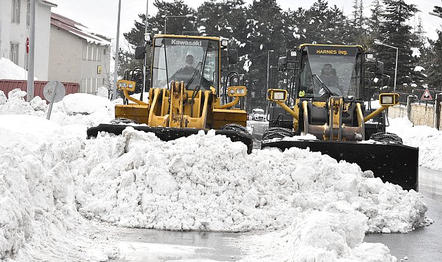Bitlis'te kardan kapanan 210 köy ve mezra yolu ulaşıma açıldı