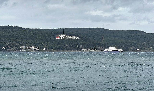 Çanakkale Boğazı fırtına nedeniyle çift yönlü trafiğe kapatıldı