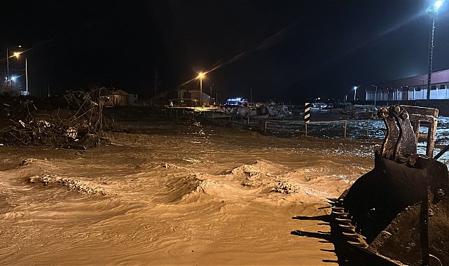 Çanakkale'de sağanak; Kepez Çayı taştı