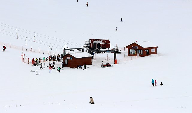 Davraz Kayak Merkezi'ne 2 haftada 100 bin ziyaretçi