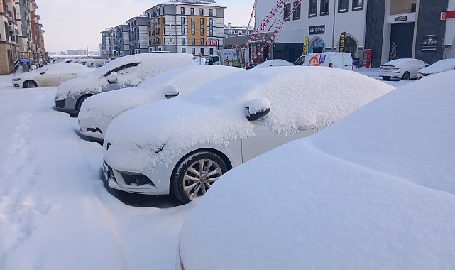 Diyarbakır'da kar yağışı etkili oldu; uçuşlar iptal edildi