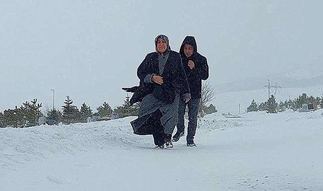 Doğu kar altında; bin 561 yerleşim biriminin yolu kapandı
