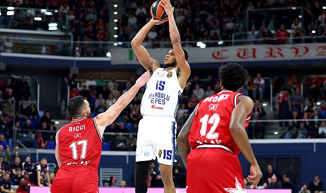 EA7 Emporio Armani Milan - Anadolu Efes: 87-74