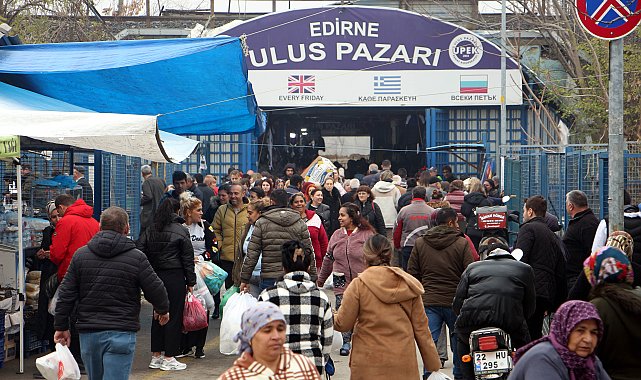 Edirne'de Ulus Pazarı'nın kapatıldığını gören Bulgar turistler, kapısından döndü