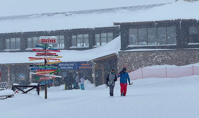 Erciyes Dağı'nda kar kalınlığı 180 santimetreye ulaştı