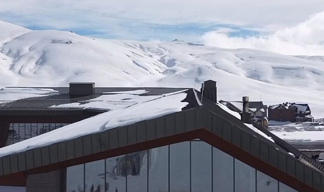 Erciyes Kayak Merkezi'nde eksi 10 derecede sıcak havuz keyfi