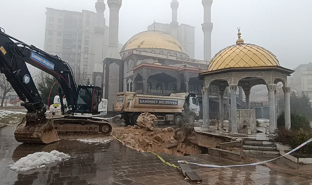 Gaziantep'te caminin avlusunda çökme