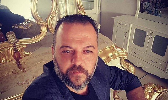 Hafif ticari araç, otomobilinin yanında bekleyen sürücü ile TIR'a çarptı: 1 ölü, 1 yaralı