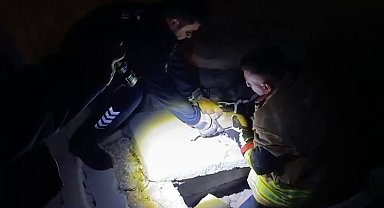 Hatay'da rögarda sıkışan yavru köpek, kurtarıldı