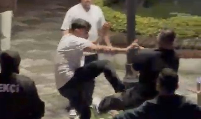 İki grup arasındaki kavgaya polis havaya ateş açarak müdahale etti; 2 gözaltı