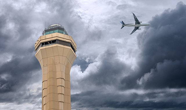 İran'da hava sahası uçuşlara yeniden açıldı
