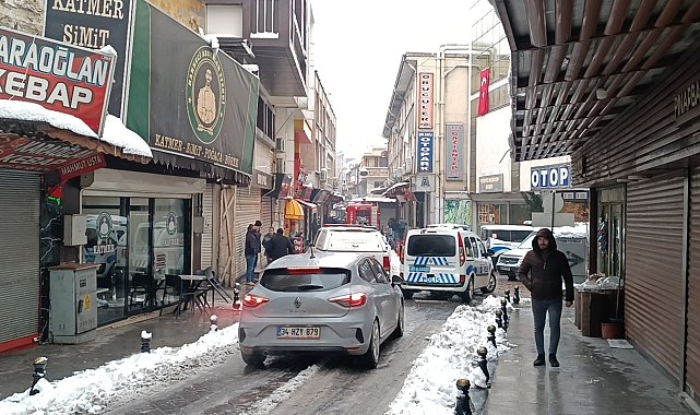 İş merkezindeki yangında 6 kişi dumandan etkilendi