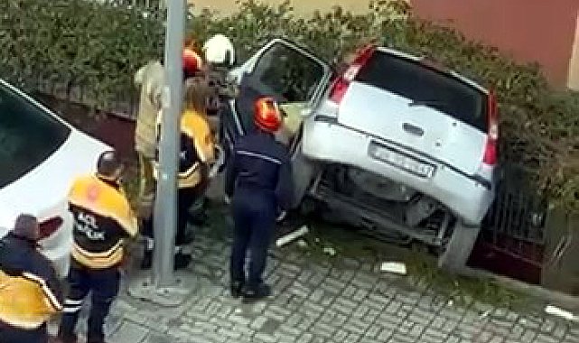 İstanbul - Avcılar'da binanın boşluğuna düşen otomobilin sürücüsü yaralandı