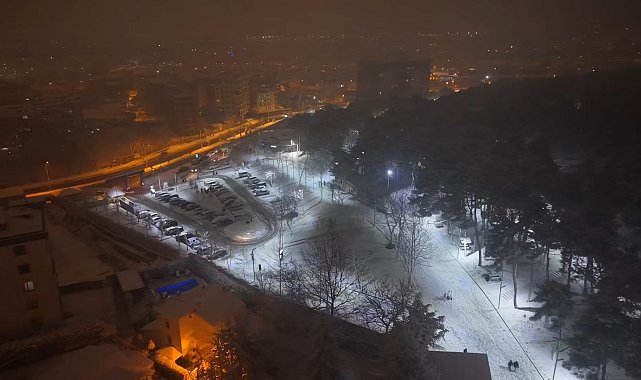İstanbul- Aydos Ormanı karla beyaza büründü; aileler karın keyfini çıkardı