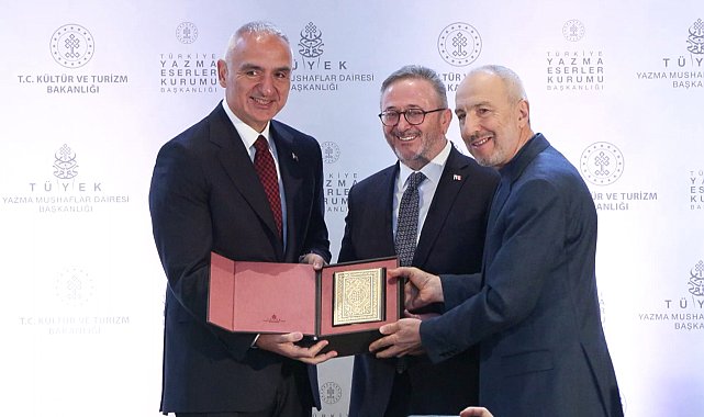 İstanbul - Bakan Ersoy 'Mehmed Şevki Efendi-Mushaf-ı Şerif' kitap tanıtım programına katıldı