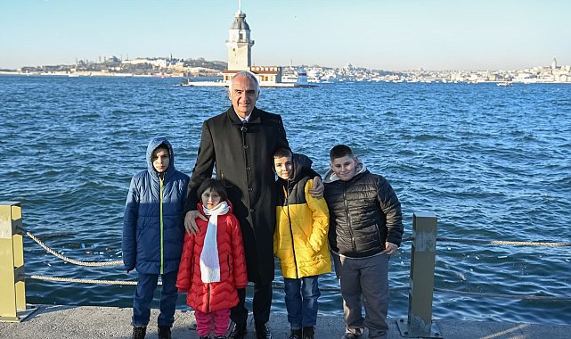 İstanbul - Bakan Ersoy, Sivas'ta kardan 'Kız Kulesi' yapan çocukları İstanbul'da ağırladı