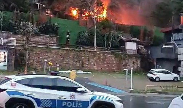 İstanbul- Beşiktaş'ta restoranın müştemilatı alev alev yandı