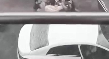 İstanbul- Beylikdüzü'nde trafikte çıkan kavgayı kucağındaki çocukla ayırmaya çalıştı