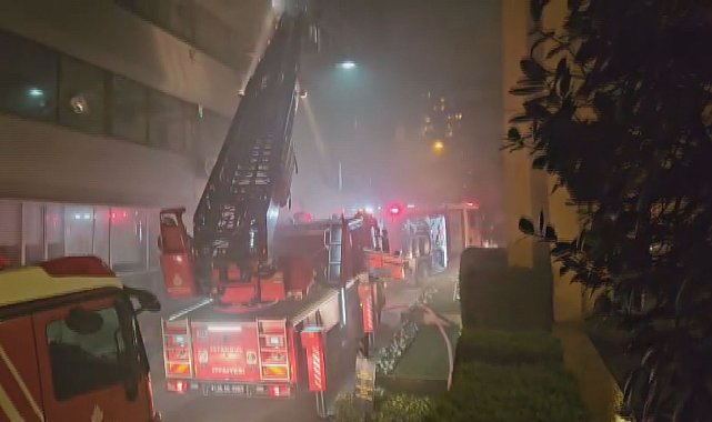 İstanbul - Beyoğlu'nda 4 katlı otelde çıkan yangın söndürüldü