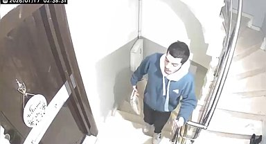 İstanbul-Beyoğlu'nda bacağından bıçaklanarak ölen Ümit'in son görüntüleri ortaya çıktı; 'ne yapıyorsun sen' diyerek bağırdı