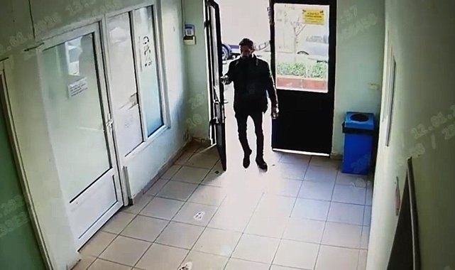 İstanbul- Büyükçekmece İlçe Sağlık Müdürlüğü'nden cep telefonu çalan şüpheli kamerada