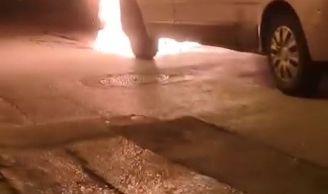 İstanbul - Fatih'te motosiklette çıkan yangın minibüse sıçradı