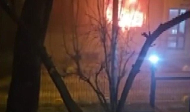 İstanbul - Kadıköy'de 4 katlı binada yangın: 1'i ağır 8 yaralı