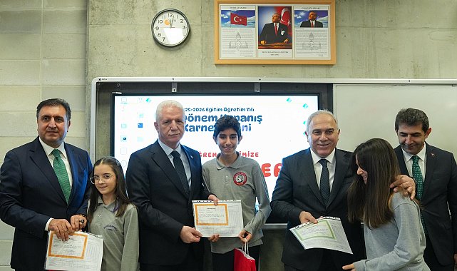 İstanbul- Karne töreninde konuşan Vali Gül: Depreme dayanıksız olan hiçbir okulumuz yok