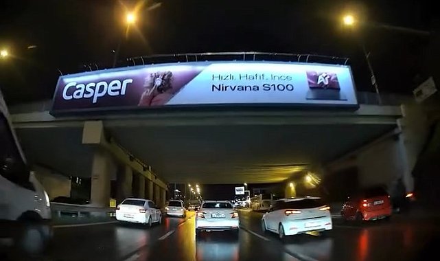 İstanbul - Maltepe'de otomobilin motosiklete çarptığı anlar kamerada