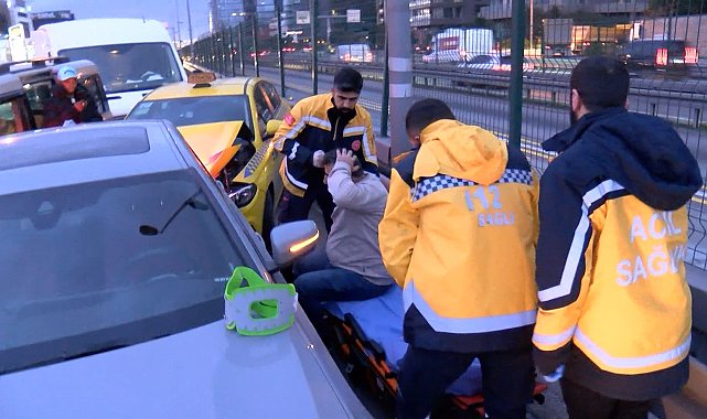 İstanbul- Yenibosna D-100 Karayolu'nda 6 aracın karıştığı zincirleme kaza; 2 yaralı Geniş haber- aktüel görüntü