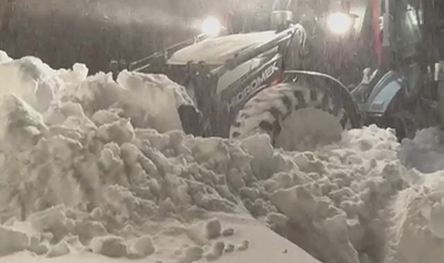 Kardan yolu kapanan köyde tek başına kaldı, kendisine ulaşan ekiplere direndi