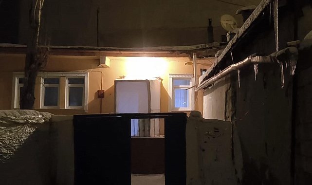 Kars'ta aynı aileden 4 kişi, sobadan sızan gazdan zehirlendi