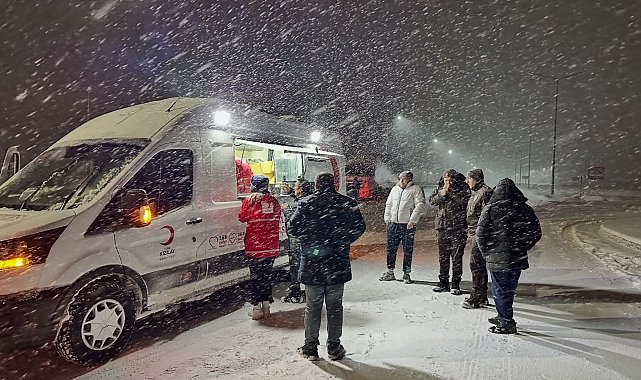 Malatya'da kardan yollar kapanınca, yolcular geceyi tesislerde geçirdi