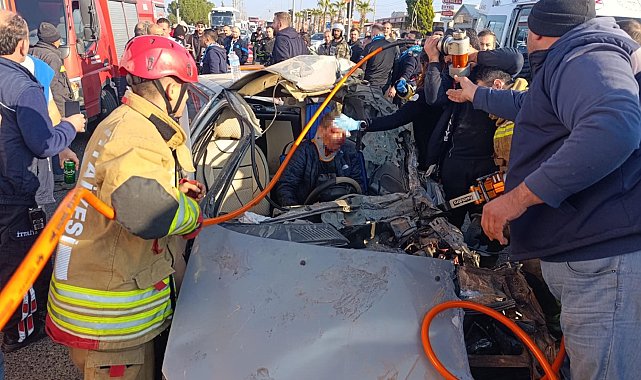 Manisa'da traktör ile otomobil çarpıştı: 1 ağır yaralı
